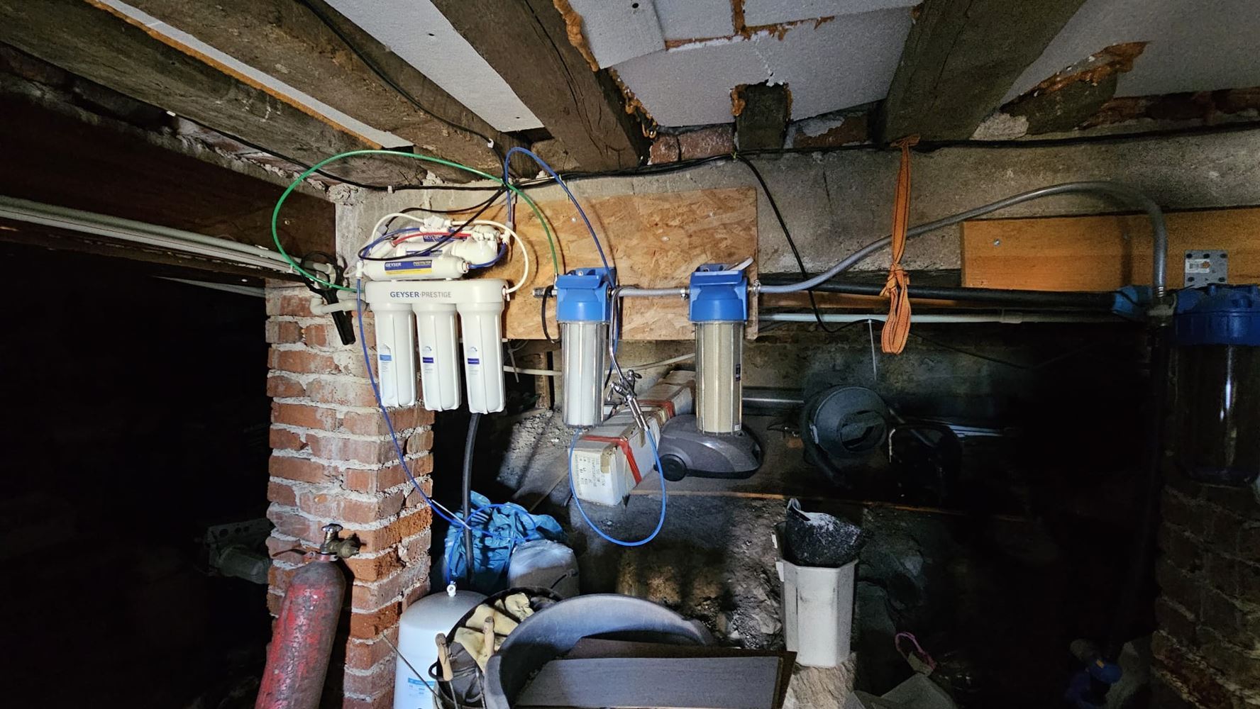 Отлична едноетажна къща с басейн и просторен двор в село Дюлево