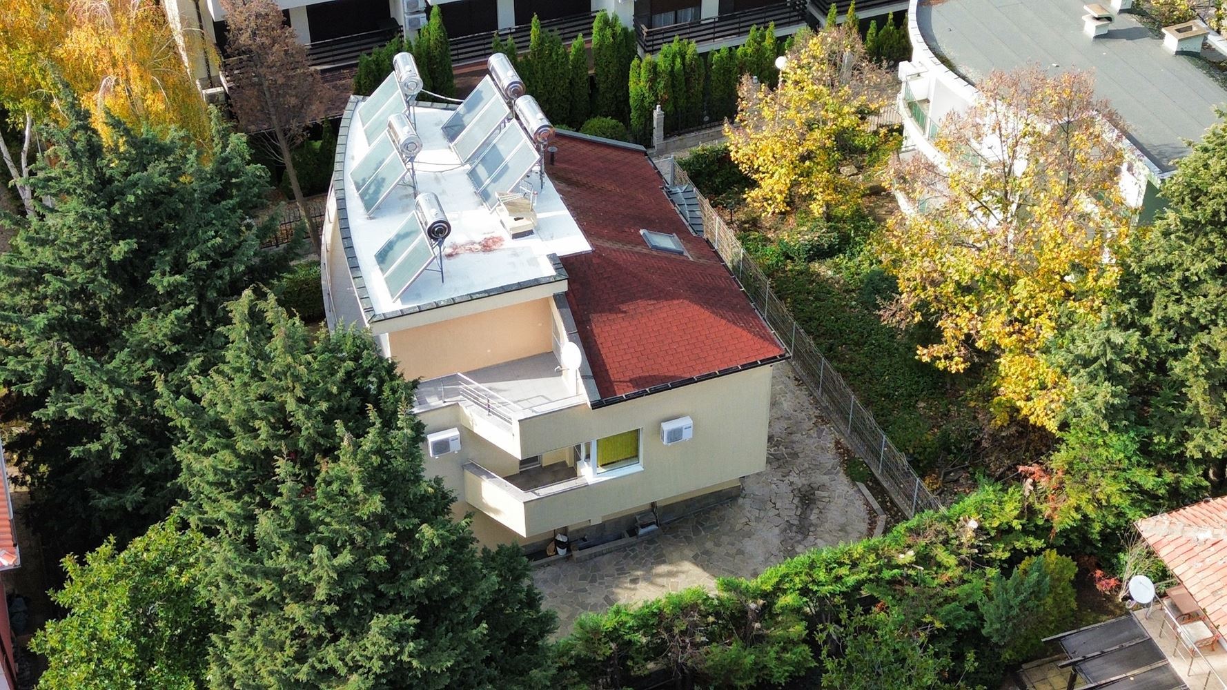 Панорамна четириетажна къща с 8 спални и морска гледка в к.к. Слънчев бряг – без такса поддръжка