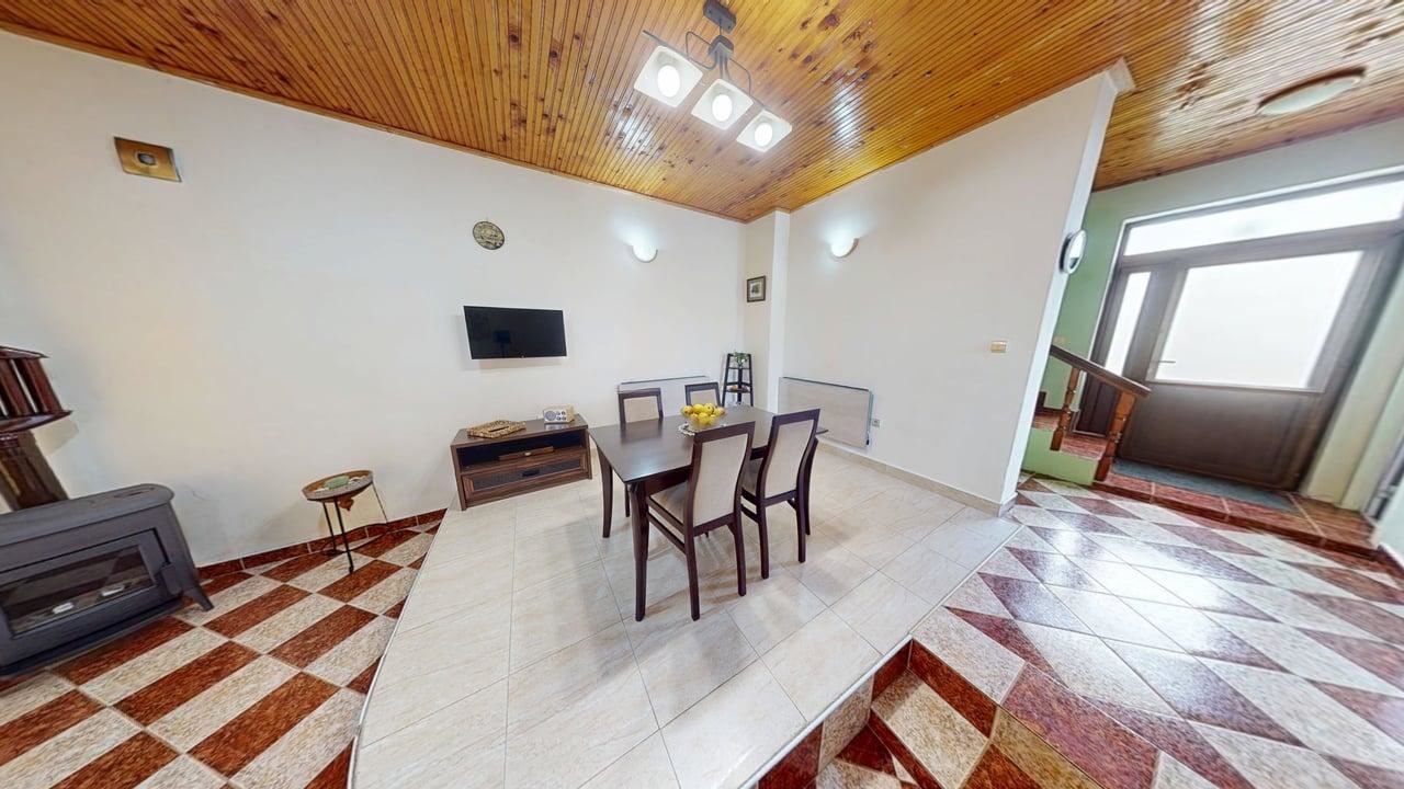 Двуетажна къща в село Порой - спокойствие, простор и уют близо до морето