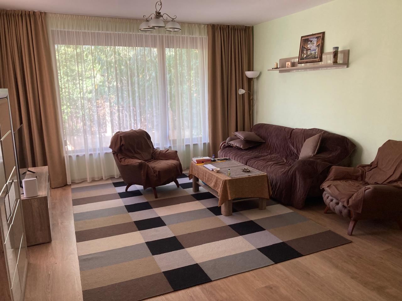 Просторна триетажна еднофамилна къща в центъра на Равда – комфорт, престиж и пълна самостоятелност