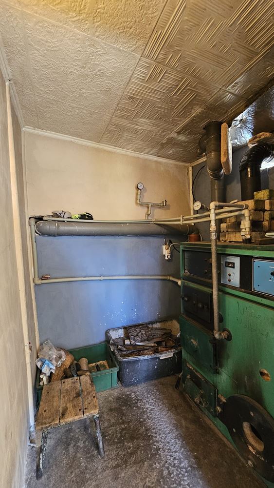 Отлична едноетажна къща с басейн и просторен двор в село Дюлево