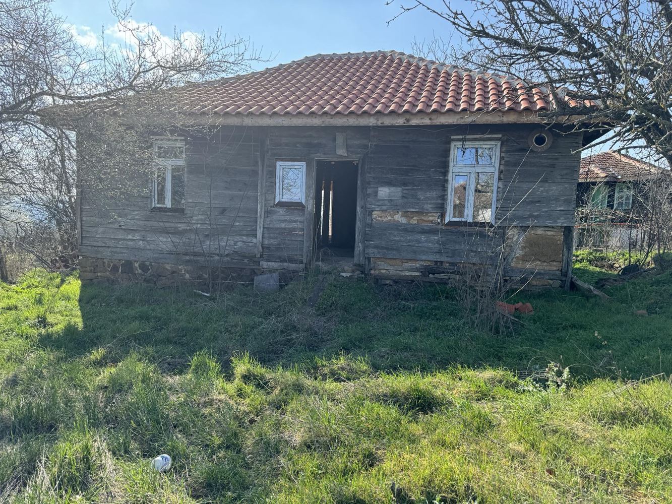 Очарователна едноетажна къща в подножието на Странджа планина, село Визица