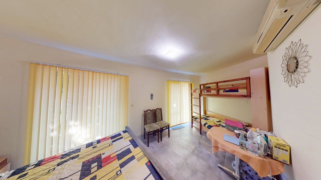 Панорамна четириетажна къща с 8 спални и морска гледка в к.к. Слънчев бряг – без такса поддръжка