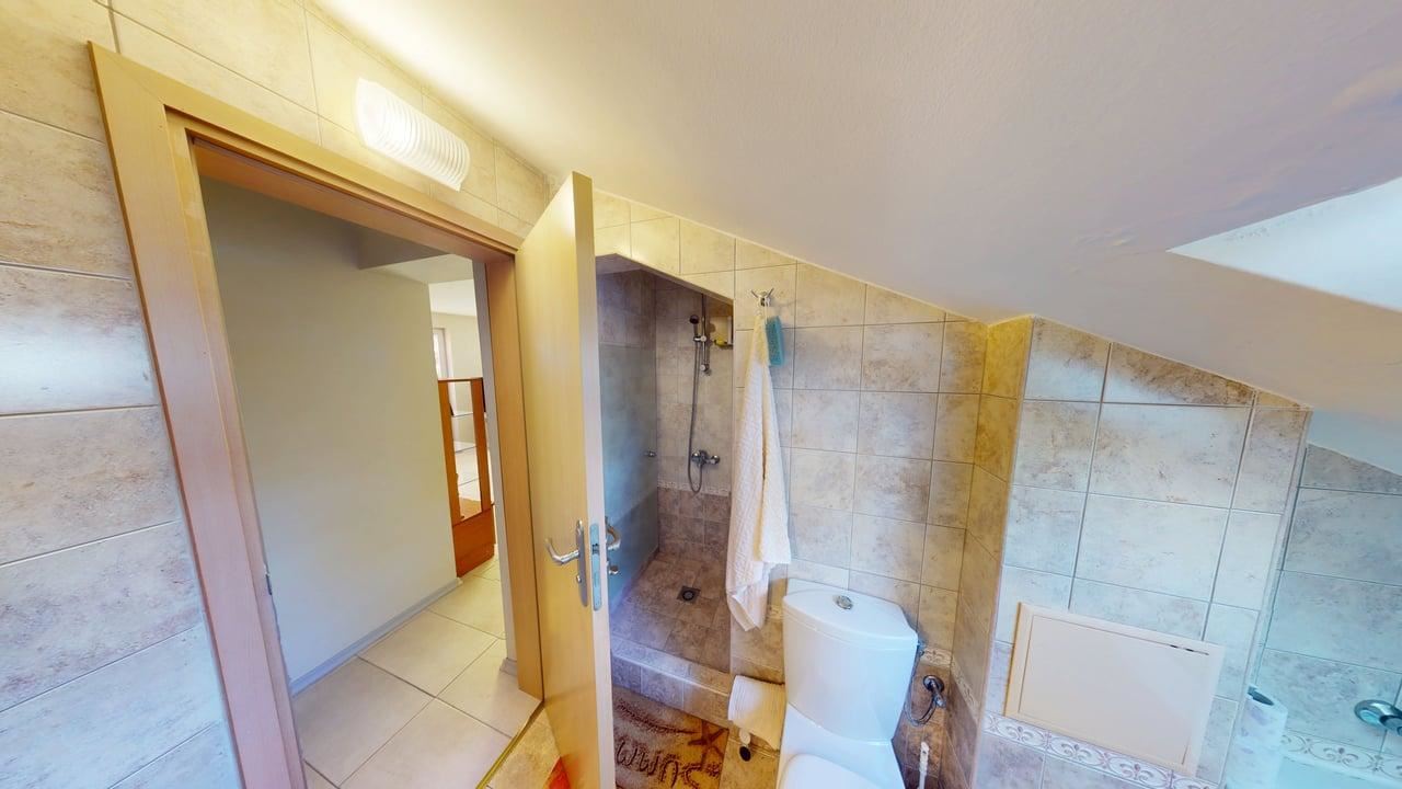 Панорамна четириетажна къща с 8 спални и морска гледка в к.к. Слънчев бряг – без такса поддръжка