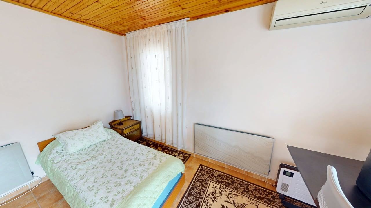 Двуетажна къща в село Порой - спокойствие, простор и уют близо до морето