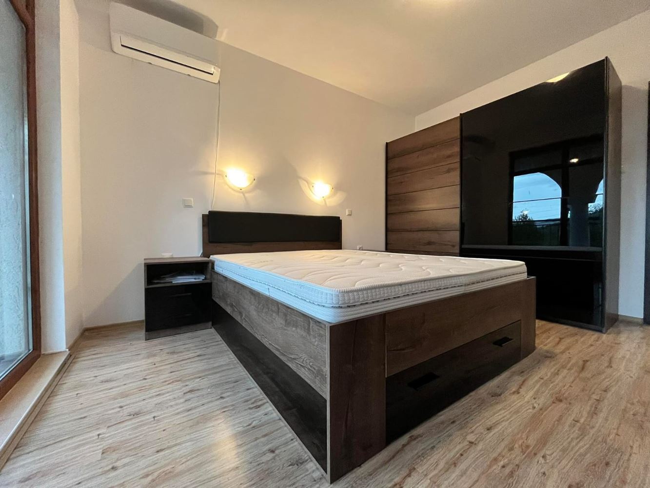 Двуетажна самостоятелна къща в с. Горица – напълно обновен дом с двор и прекрасна веранда