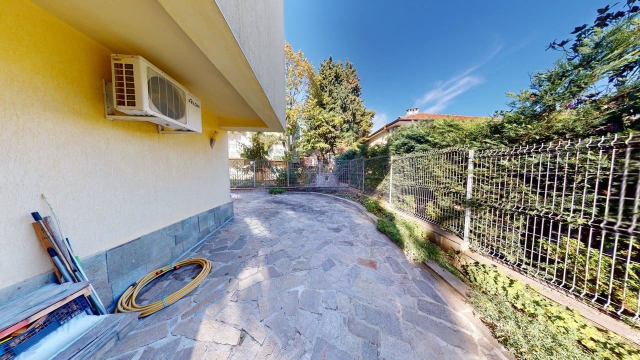 Панорамна четириетажна къща с 8 спални и морска гледка в к.к. Слънчев бряг – без такса поддръжка