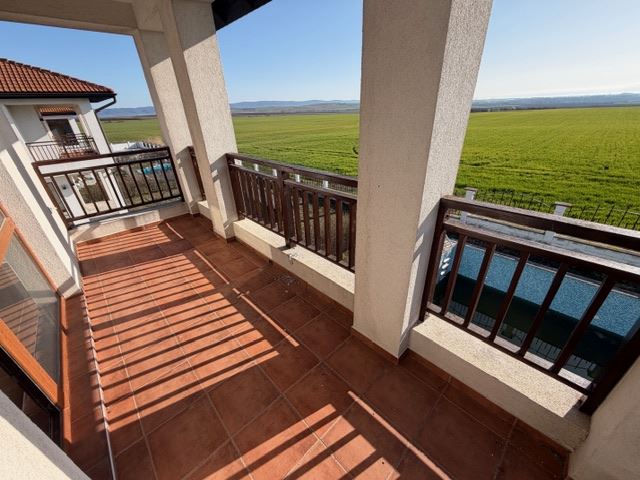 Луксозна двуетажна къща с гледка към морето в Ахелой