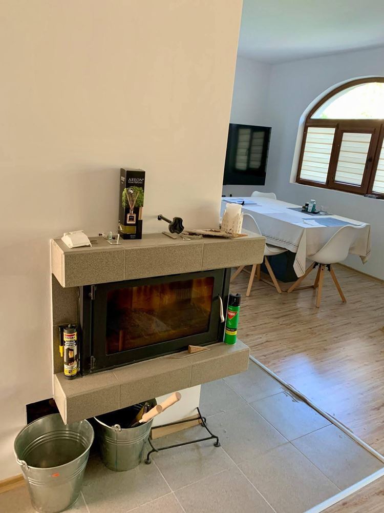 Двуетажна самостоятелна къща в с. Горица – напълно обновен дом с двор и прекрасна веранда