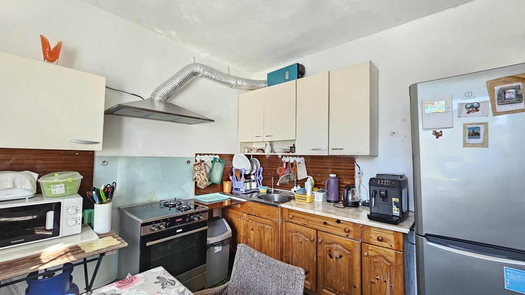 Отлична едноетажна къща с басейн и просторен двор в село Дюлево