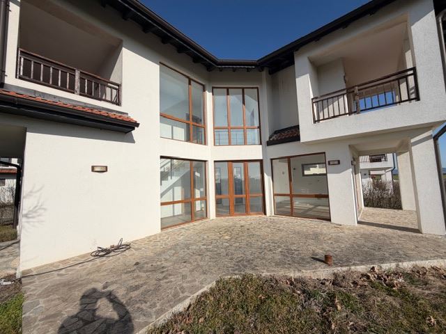 Луксозна двуетажна къща с гледка към морето в Ахелой