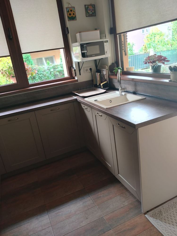 Просторна триетажна еднофамилна къща в центъра на Равда – комфорт, престиж и пълна самостоятелност