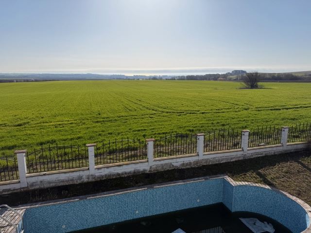 Луксозна двуетажна къща с гледка към морето в Ахелой