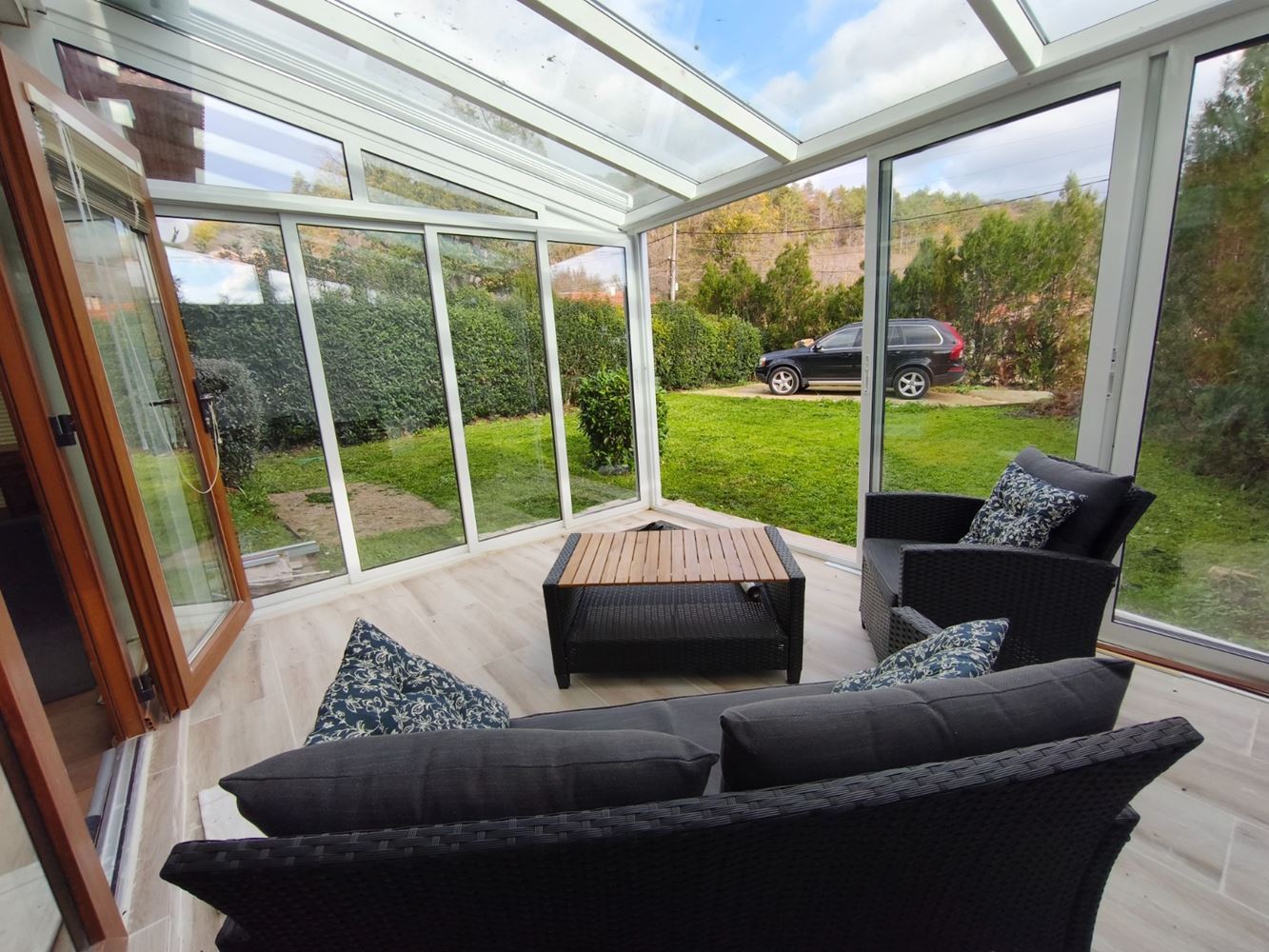 Двуетажна самостоятелна къща в с. Горица – напълно обновен дом с двор и прекрасна веранда