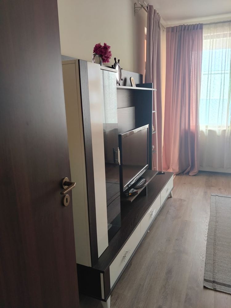 Просторна триетажна еднофамилна къща в центъра на Равда – комфорт, престиж и пълна самостоятелност