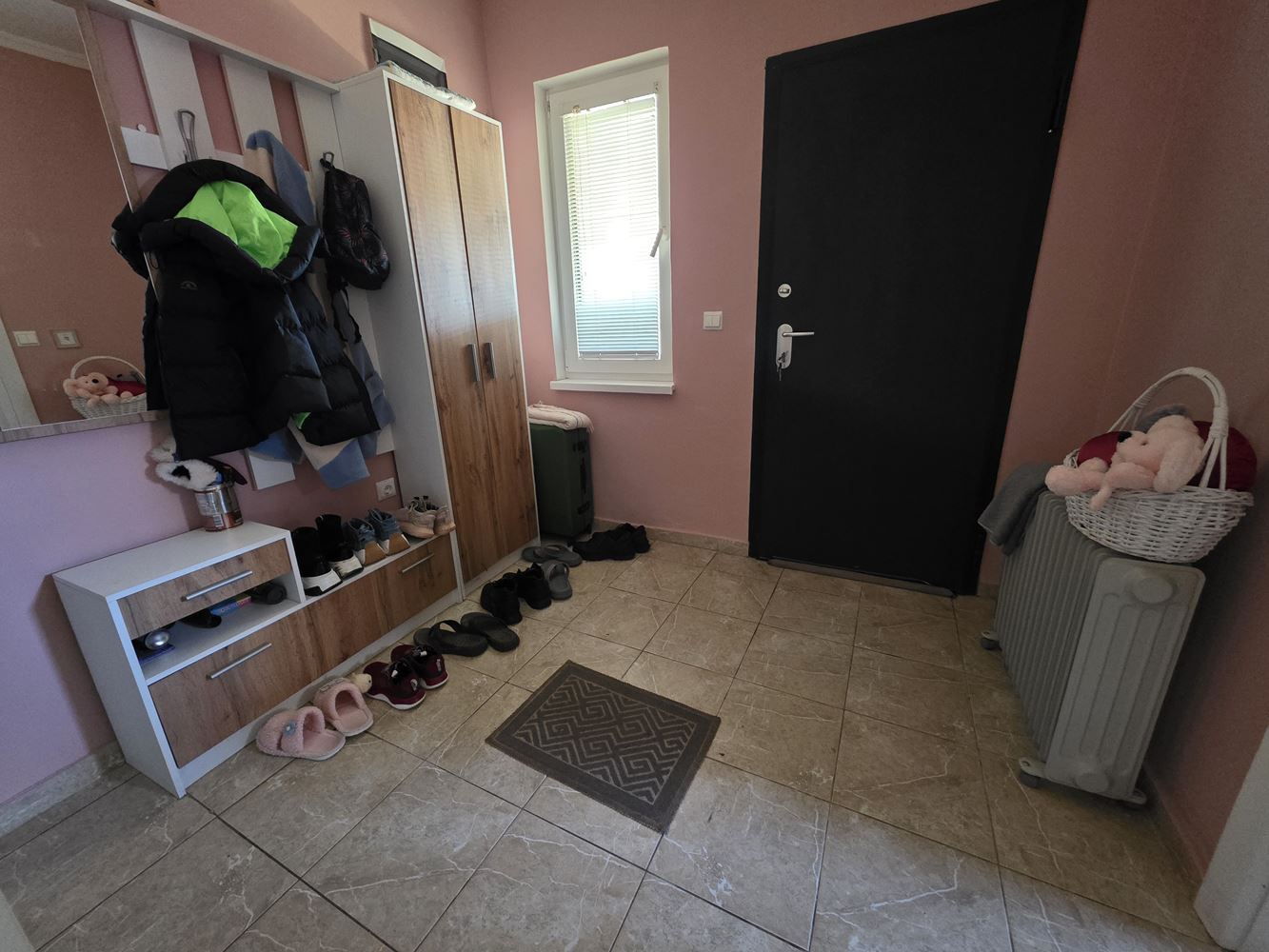 Прекрасна самостоятелна къща с двор в село Тънково – уют и спокойствие близо до Слънчев Бряг