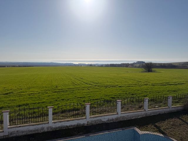 Луксозна двуетажна къща с гледка към морето в Ахелой