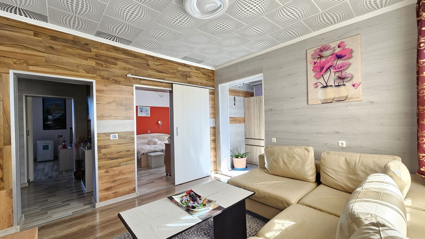 Отлична едноетажна къща с басейн и просторен двор в село Дюлево