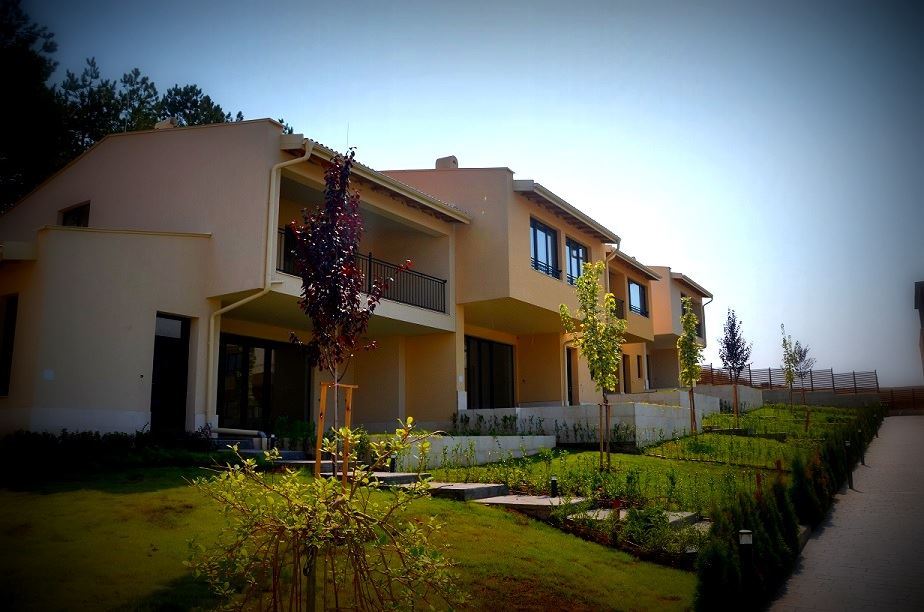 Къща на първа линия море в охраняем комплекс