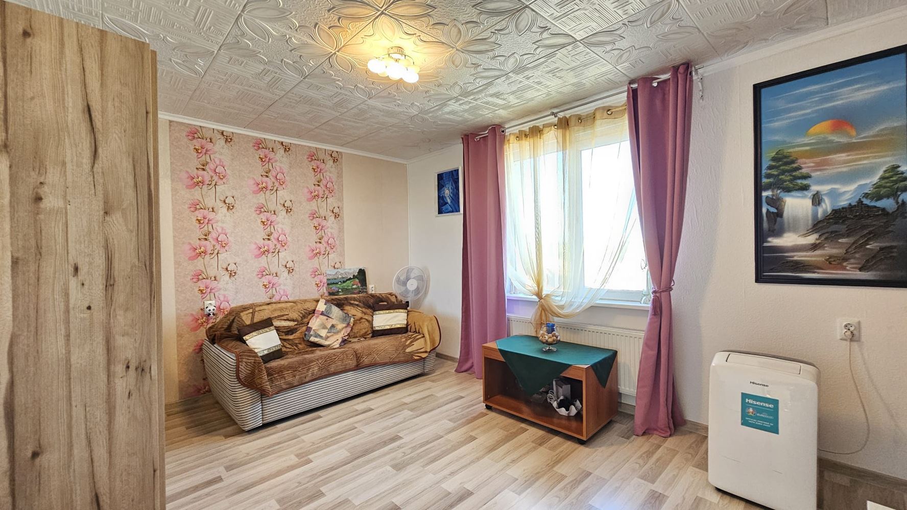 Отлична едноетажна къща с басейн и просторен двор в село Дюлево