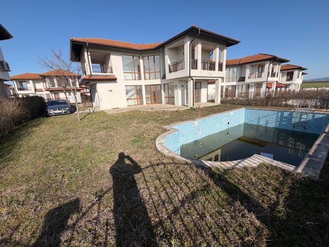 Луксозна двуетажна къща с гледка към морето в Ахелой