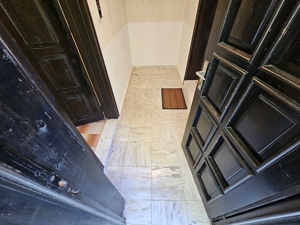 Просторна самостоятелна къща с панорамна гледка в Кошарица