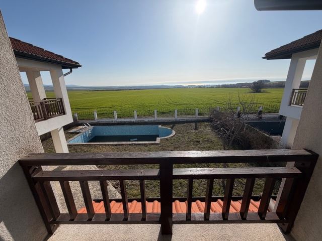 Луксозна двуетажна къща с гледка към морето в Ахелой