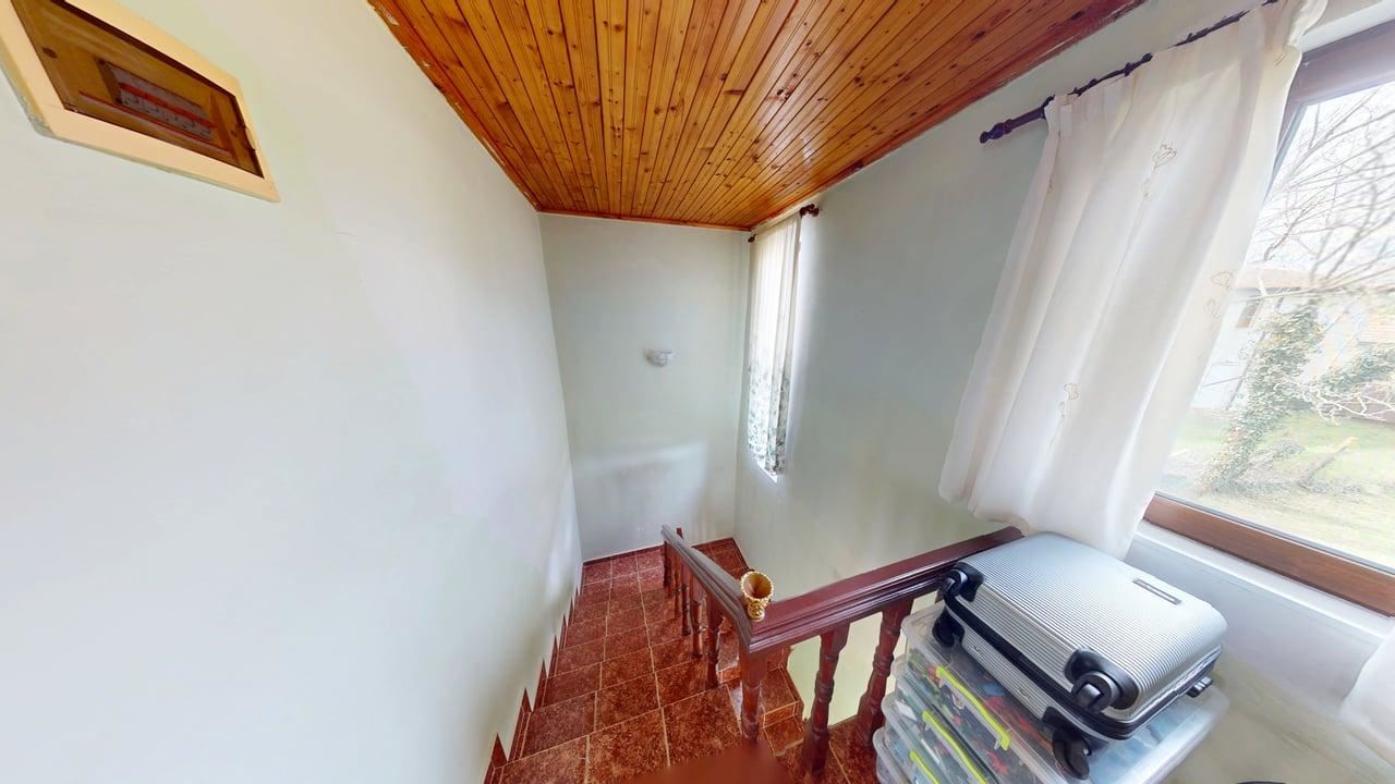 Двуетажна къща в село Порой - спокойствие, простор и уют близо до морето