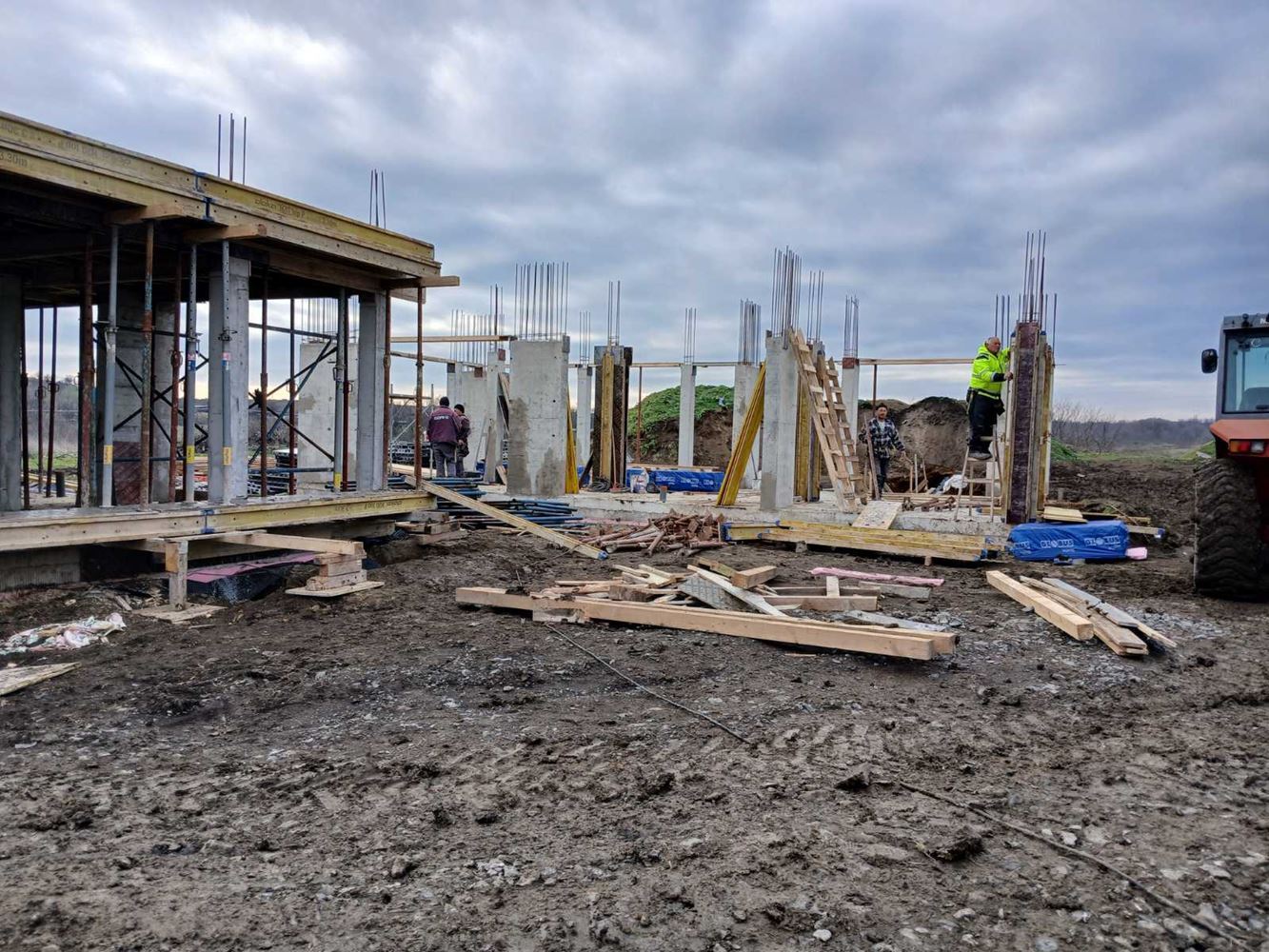 Модерна къща с пет стаи и 400 м² двор, без такса поддръжка във Ветрен, Бургас