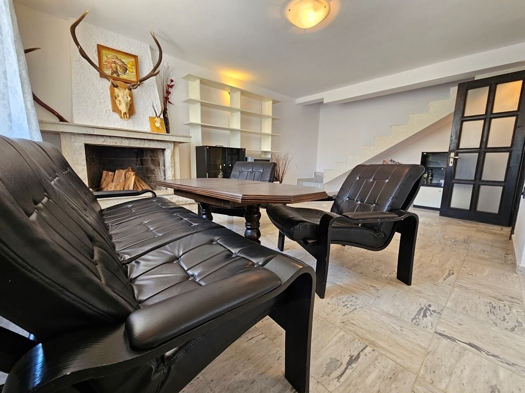 Просторна самостоятелна къща с панорамна гледка в Кошарица