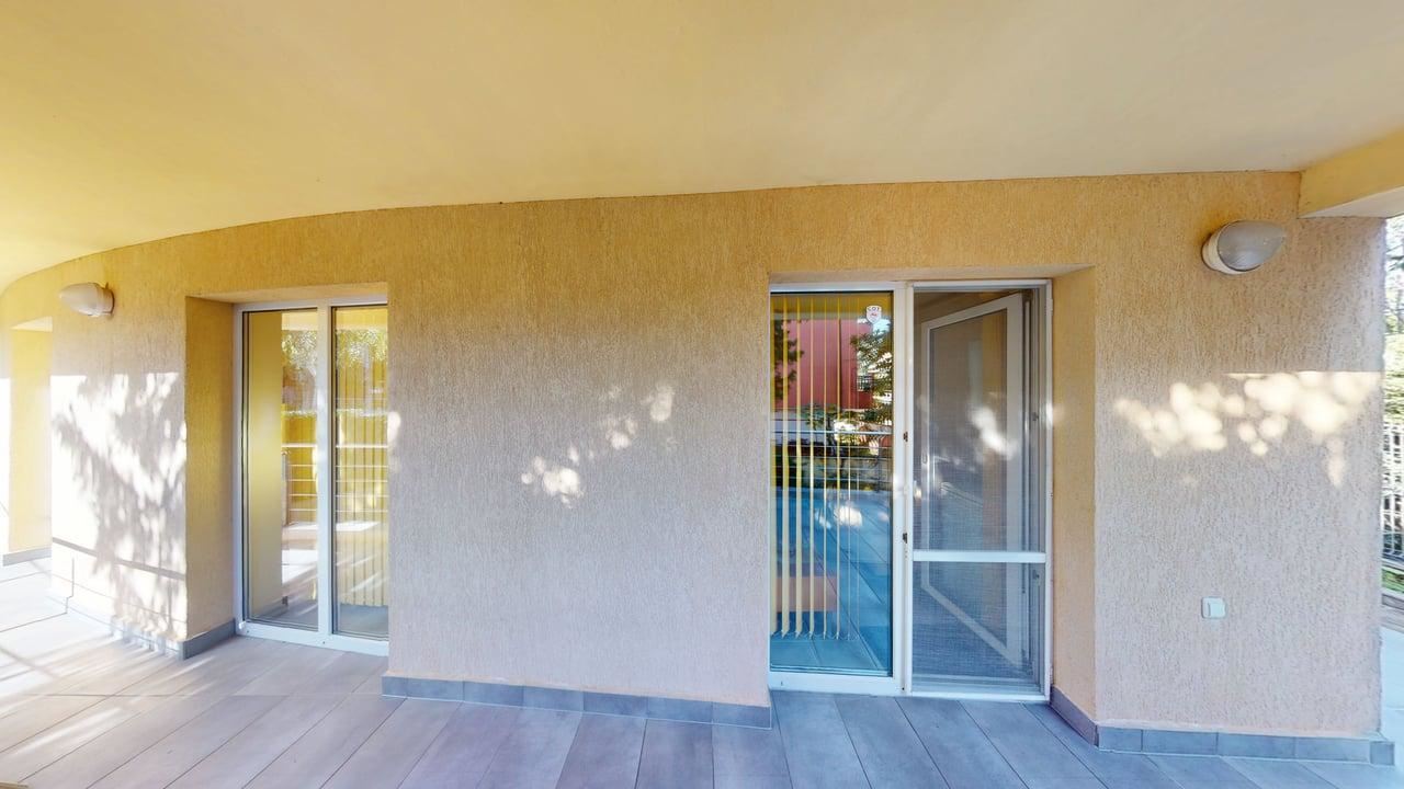 Панорамна четириетажна къща с 8 спални и морска гледка в к.к. Слънчев бряг – без такса поддръжка