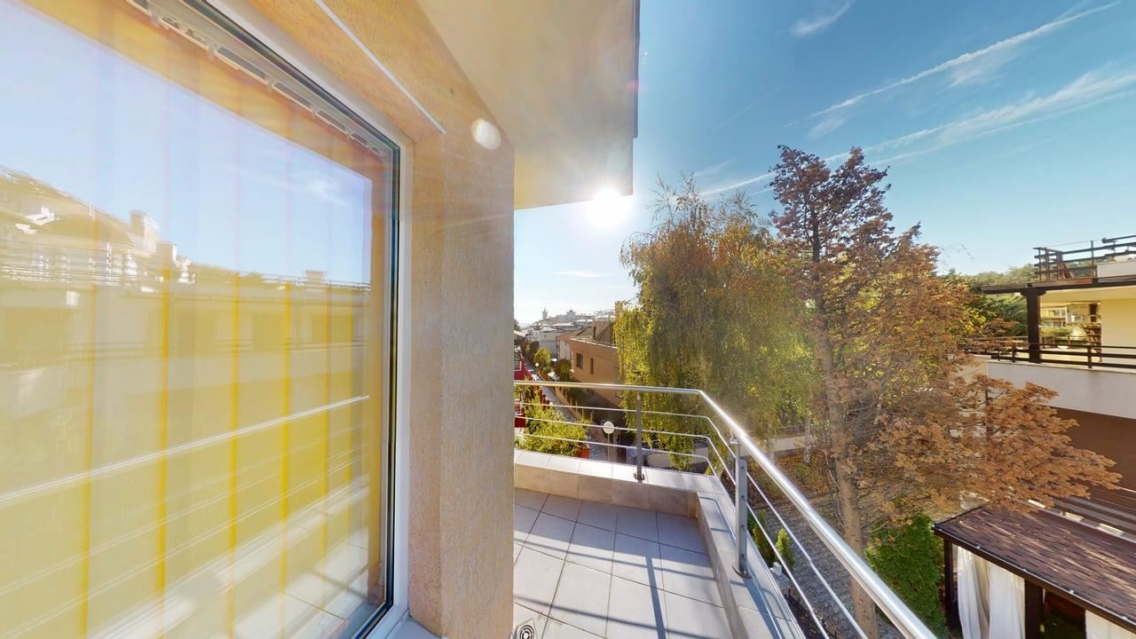 Панорамна четириетажна къща с 8 спални и морска гледка в к.к. Слънчев бряг – без такса поддръжка