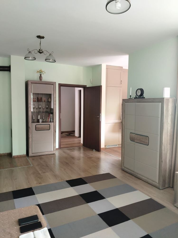 Просторна триетажна еднофамилна къща в центъра на Равда – комфорт, престиж и пълна самостоятелност