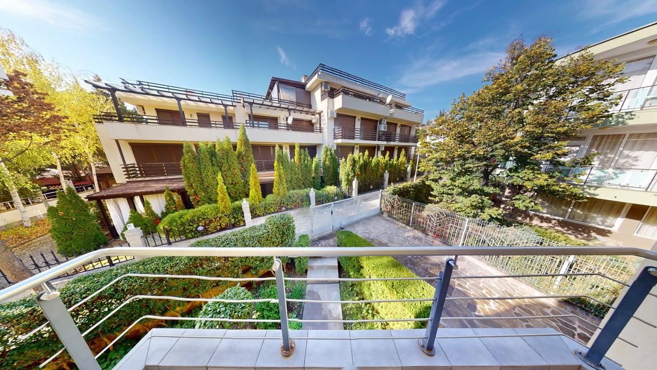 Панорамна четириетажна къща с 8 спални и морска гледка в к.к. Слънчев бряг – без такса поддръжка