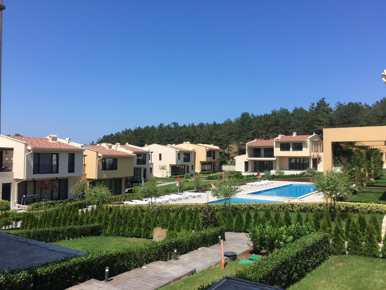 Къща на първа линия море в охраняем комплекс