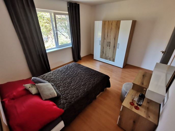 Просторна едноетажна къща с панорамни гледки в екокомплекс на Стара планина