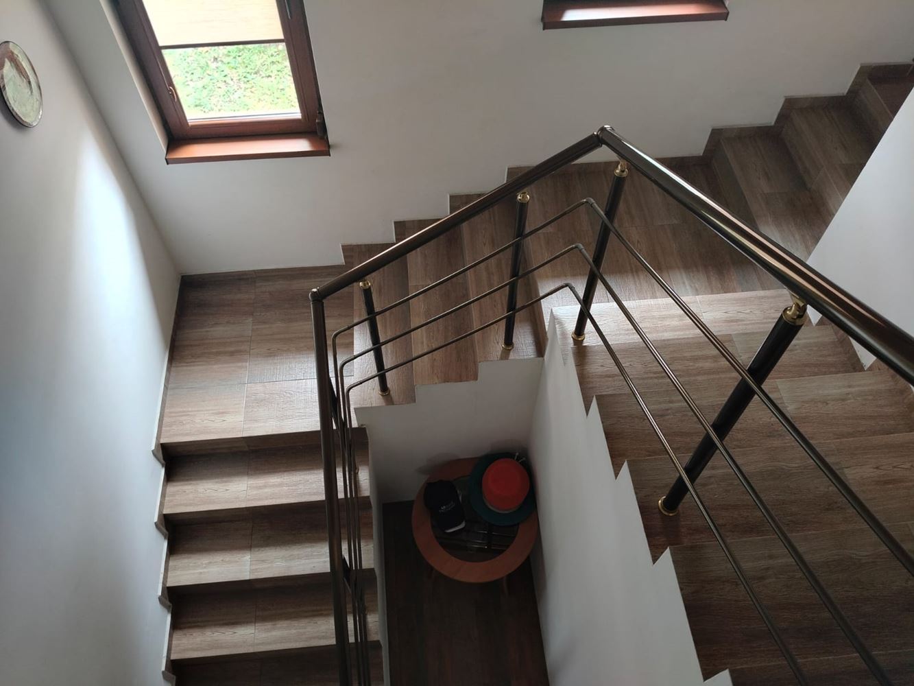 Просторна триетажна еднофамилна къща в центъра на Равда – комфорт, престиж и пълна самостоятелност