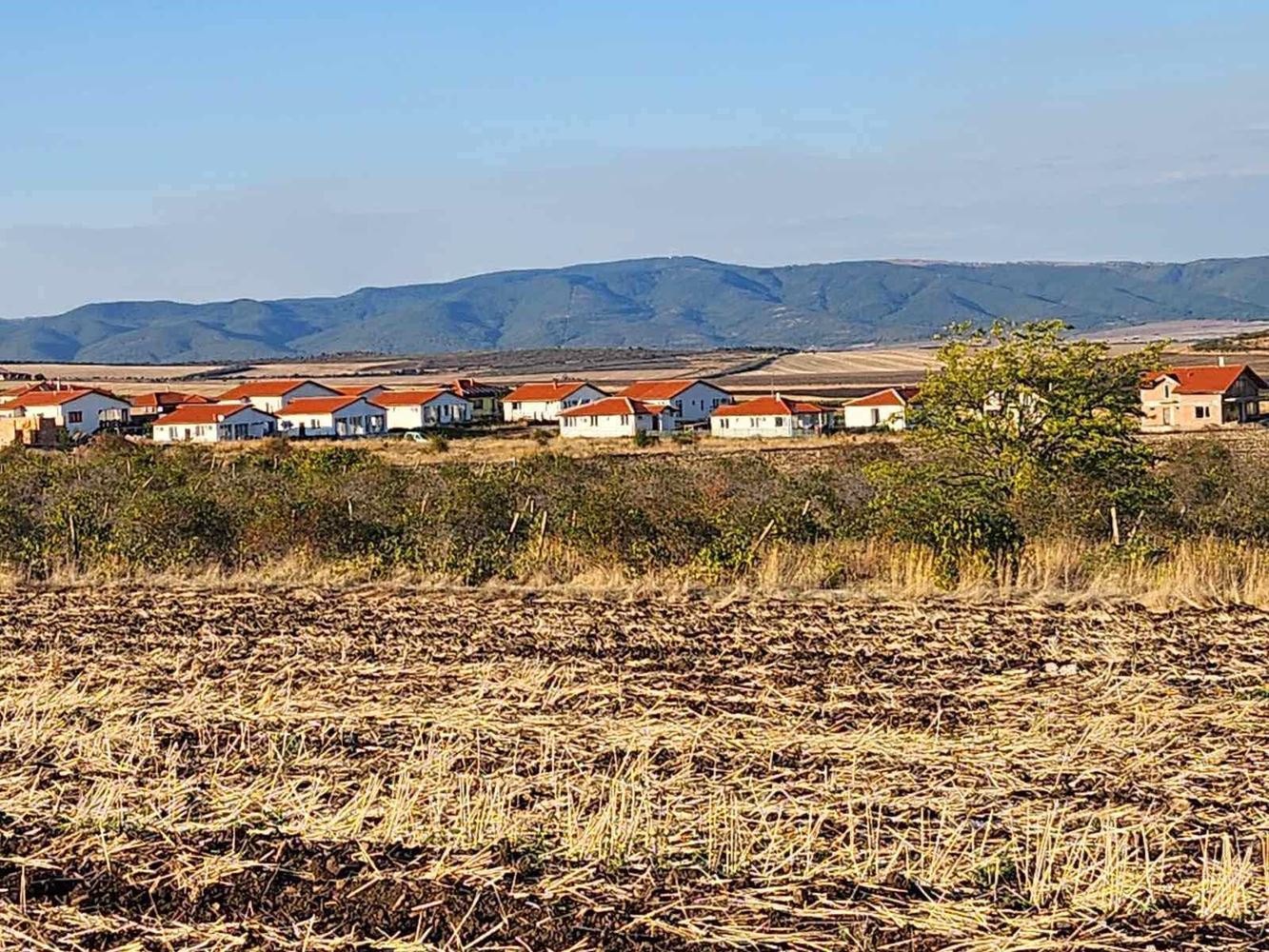 Нова едноетажна къща с двор в гр. Каблешково – без такса поддръжка