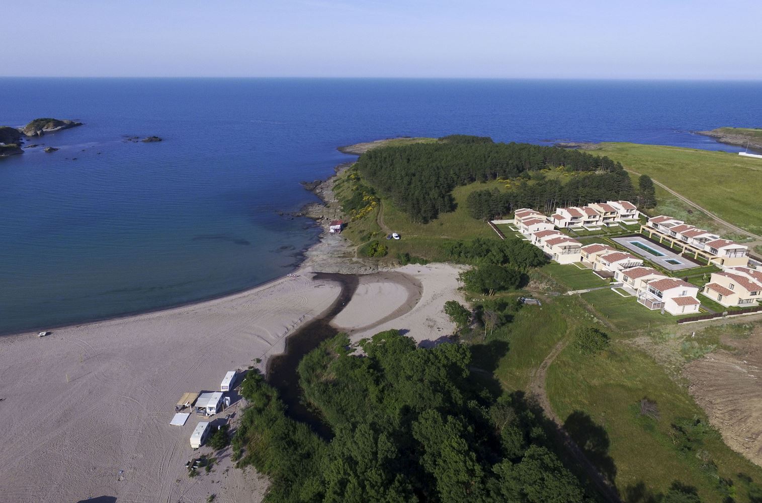 Къща на първа линия море в охраняем комплекс