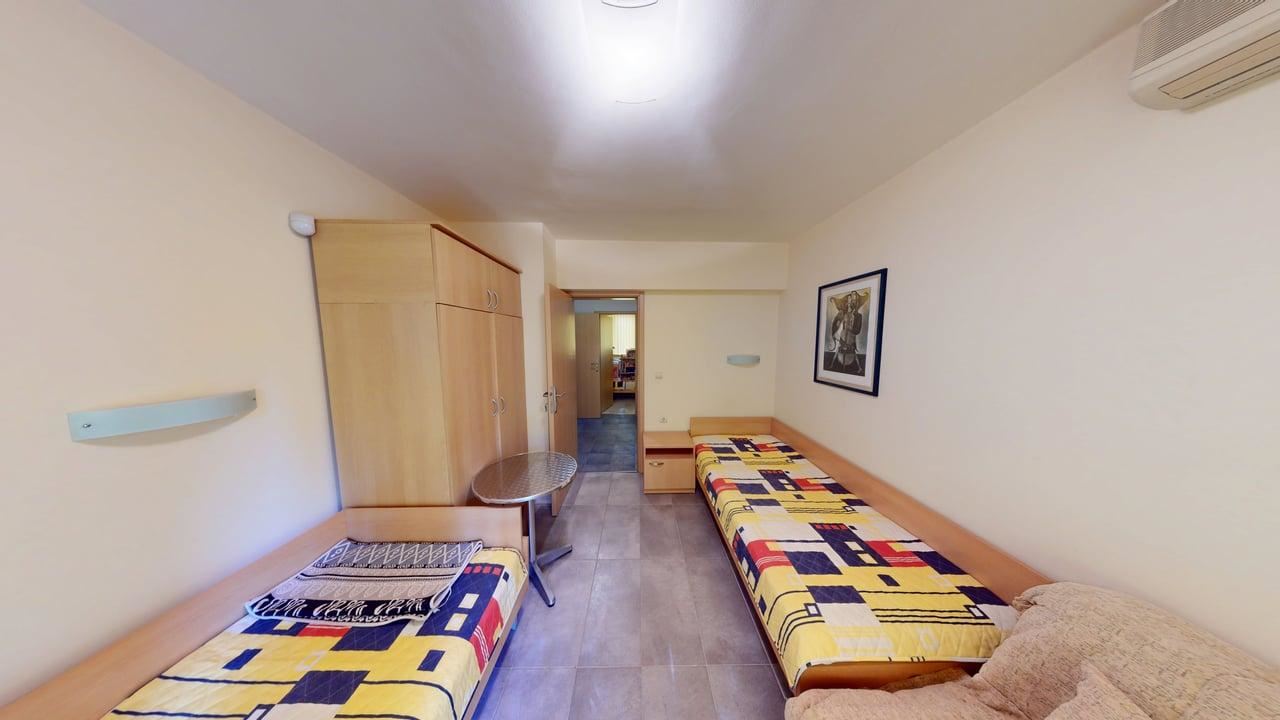 Панорамна четириетажна къща с 8 спални и морска гледка в к.к. Слънчев бряг – без такса поддръжка