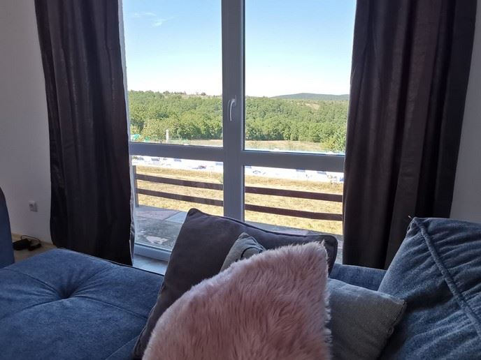 Просторна едноетажна къща с панорамни гледки в екокомплекс на Стара планина