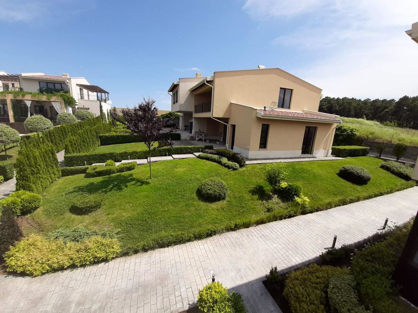 Къща на първа линия море в охраняем комплекс