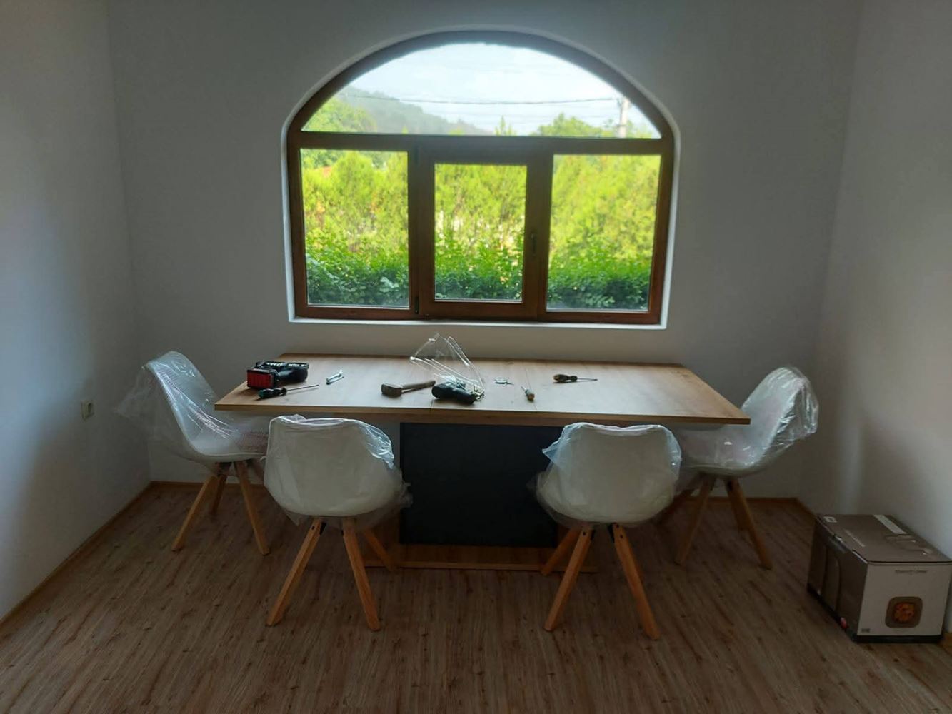 Двуетажна самостоятелна къща в с. Горица – напълно обновен дом с двор и прекрасна веранда