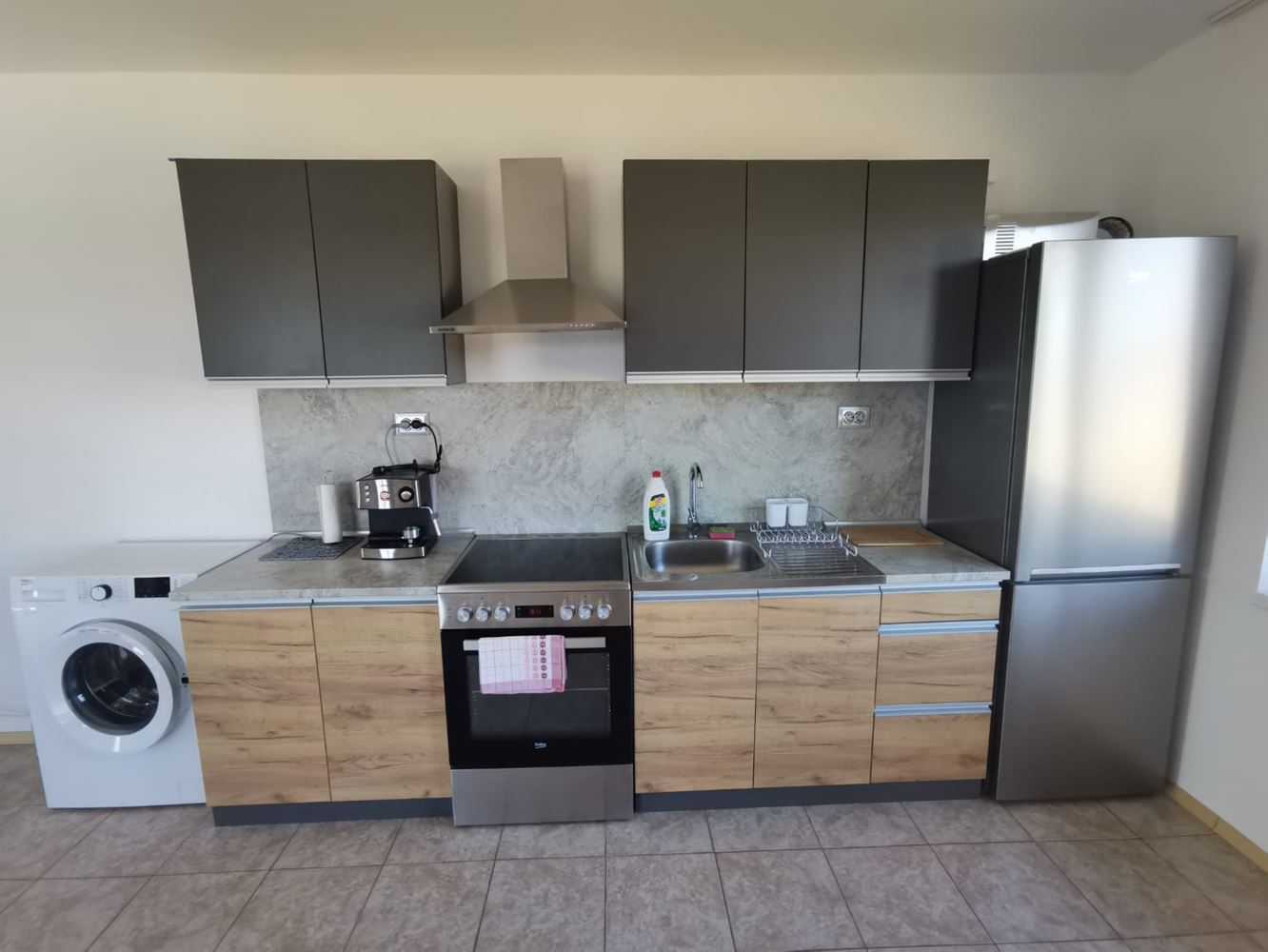 Просторна едноетажна къща с панорамни гледки в екокомплекс на Стара планина