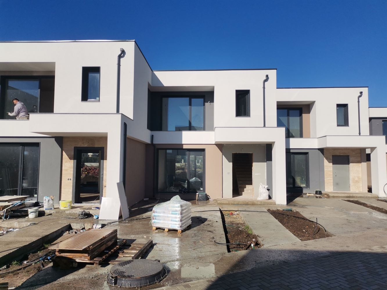 Модерна двуетажна къща в затворен комплекс между Поморие и Сарафово – уют, сигурност и целогодишен комфорт