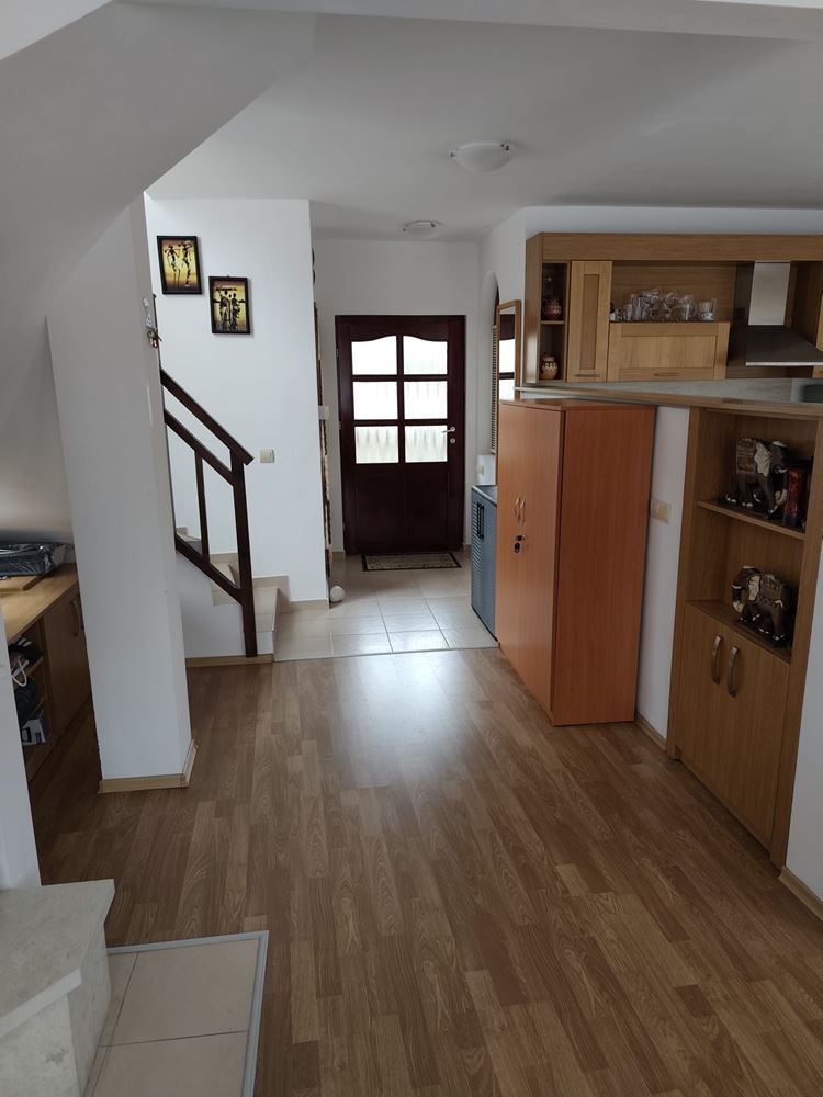 Луксозна двуетажна къща с басейн и красива панорама в престижен комплекс – Ахелой