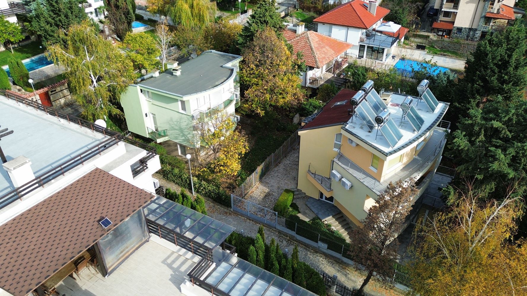 Панорамна четириетажна къща с 8 спални и морска гледка в к.к. Слънчев бряг – без такса поддръжка