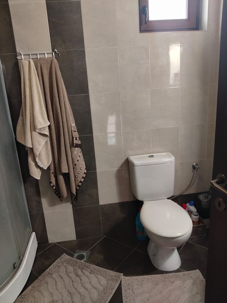 Просторна триетажна еднофамилна къща в центъра на Равда – комфорт, престиж и пълна самостоятелност