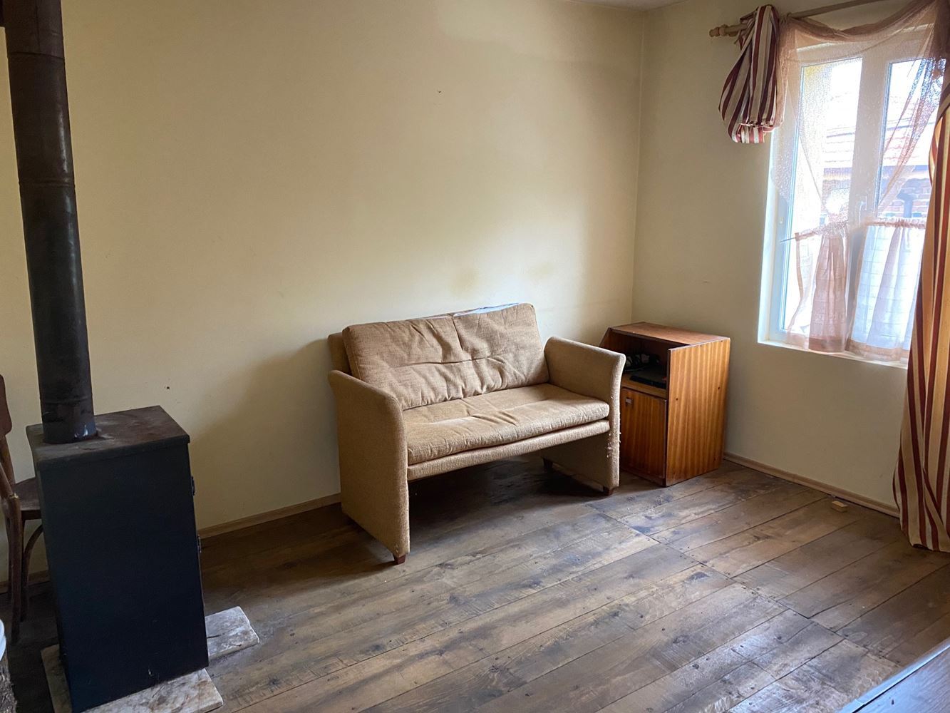 Двуетажна реновирана къща в град Малко Търново