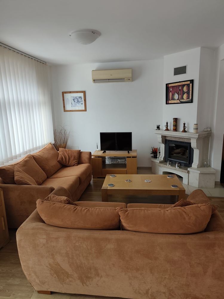 Луксозна двуетажна къща с басейн и красива панорама в престижен комплекс – Ахелой